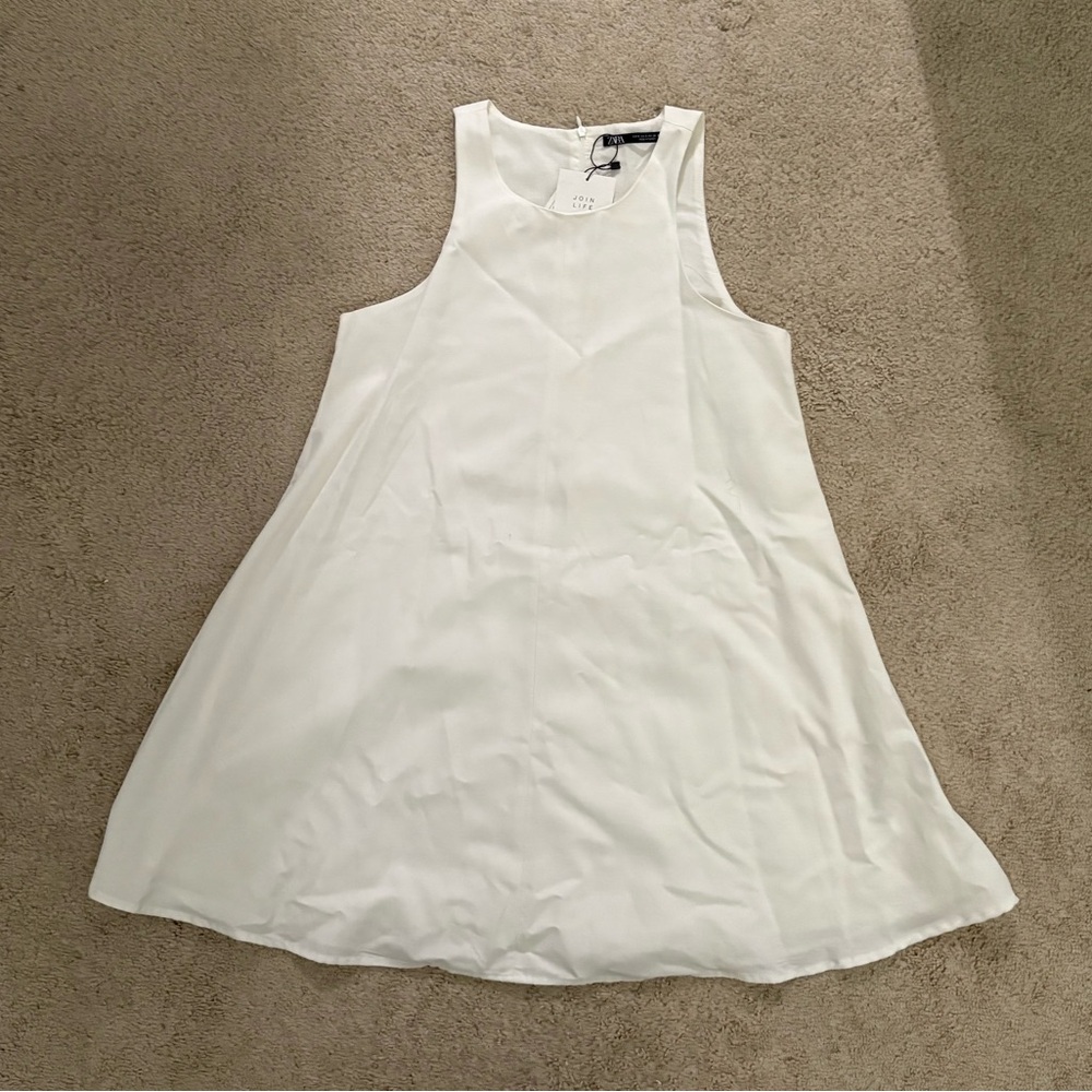 White Sleeveless Dress